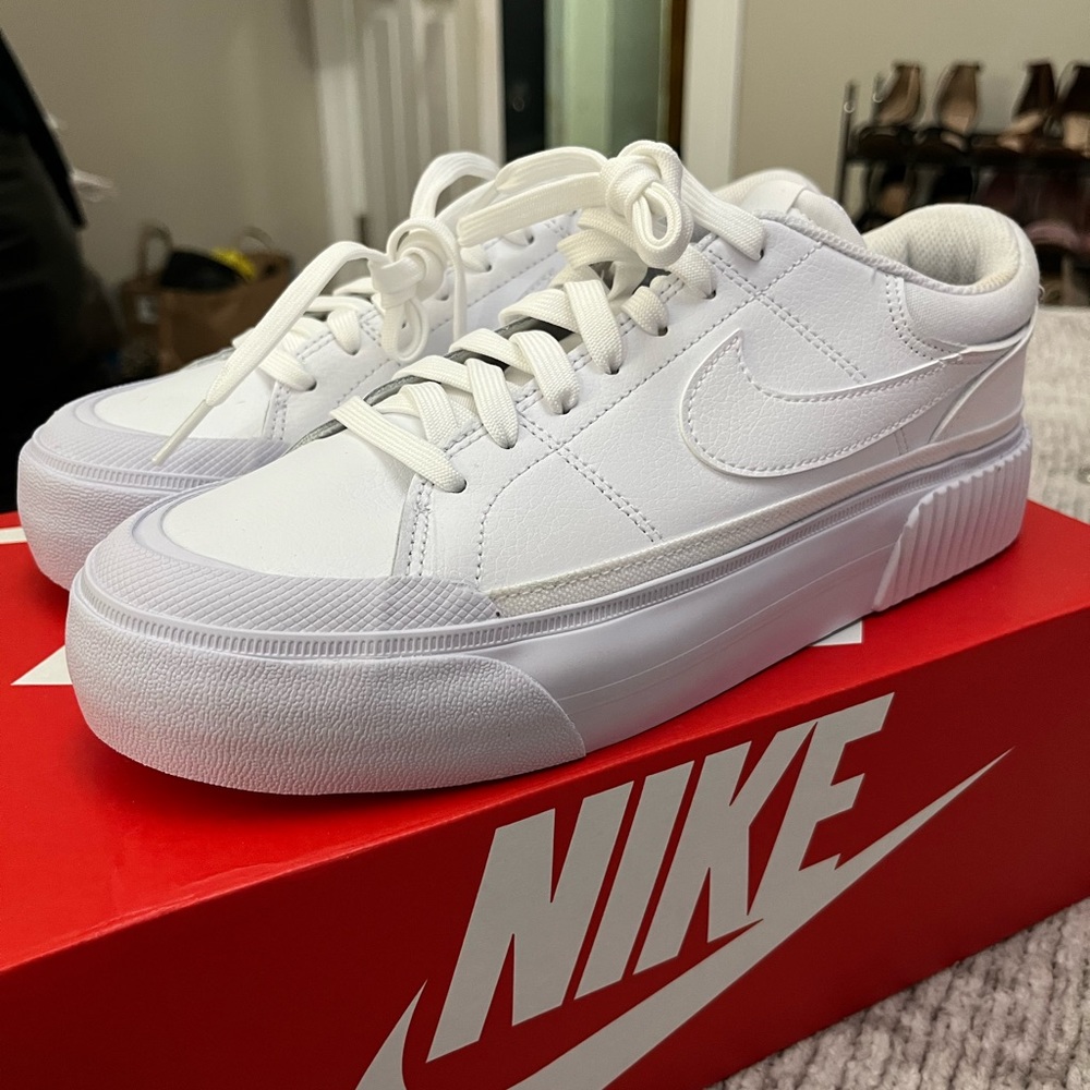 NEW IN BOX- Nike women’s court legacy lift 8.5